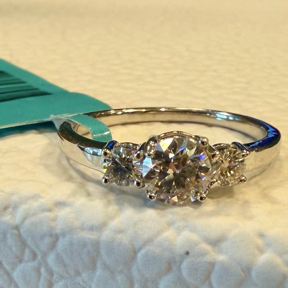 Elegant Silver Moissanite 0.91ct sterling silver size 8